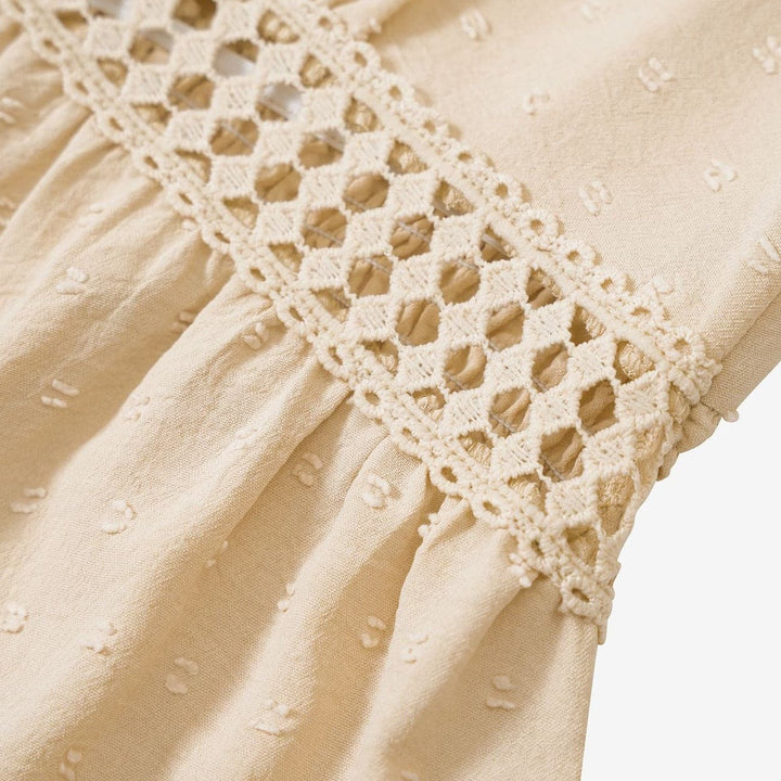 Robe mini trapèze femme fluide et polyvalente, avec col en V, pour un style décontracté ou élégant en été. Vêtements femme confortables.