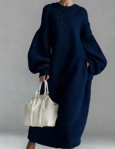 Robe pull femme oversize en maille douce, coupe ample pour une tenue quotidienne décontractée.