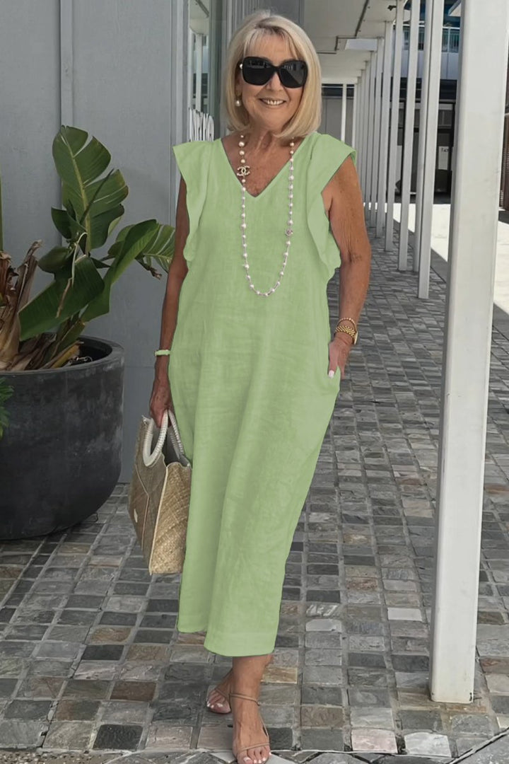Tenue d'été femme : robe chic sans manches, confortable et moderne. Parfaite pour les journées ensoleillées.