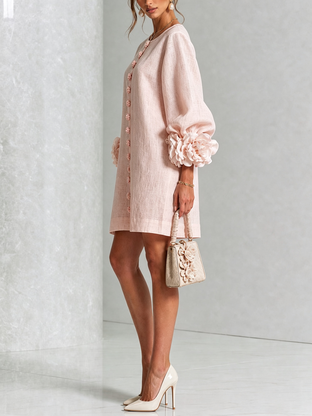 Robe décontractée rose, coupe trapèze, manches trois-quarts, effet lin, boutonnée, élégante.