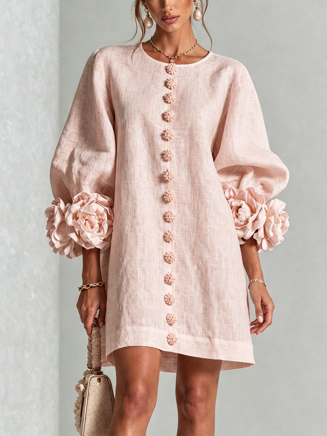 Robe décontractée rose à manches 3/4, coupe trapèze, boutonnée, tissu effet lin léger.
