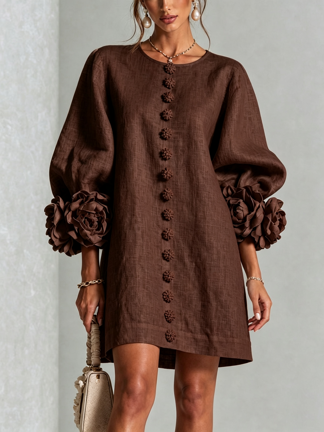 Robe rose boutonnée, manches 3/4, effet lin, coupe trapèze, élégante et décontractée.