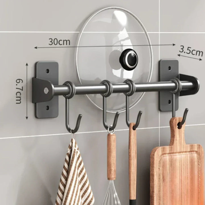 Système de rangement mural en acier, parfait pour organiser les ustensiles et libérer le plan de travail de la cuisine.