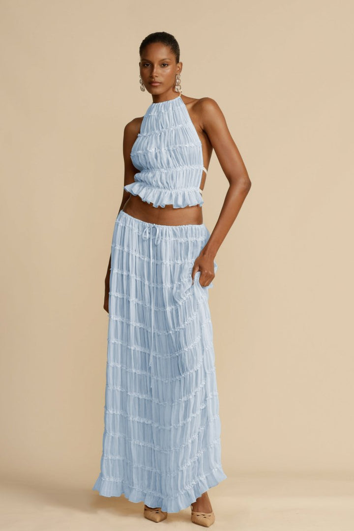 Tenue de fête chic et confortable : ensemble femme Calysta en chiffon dos nu plissé pour une soirée d'été.