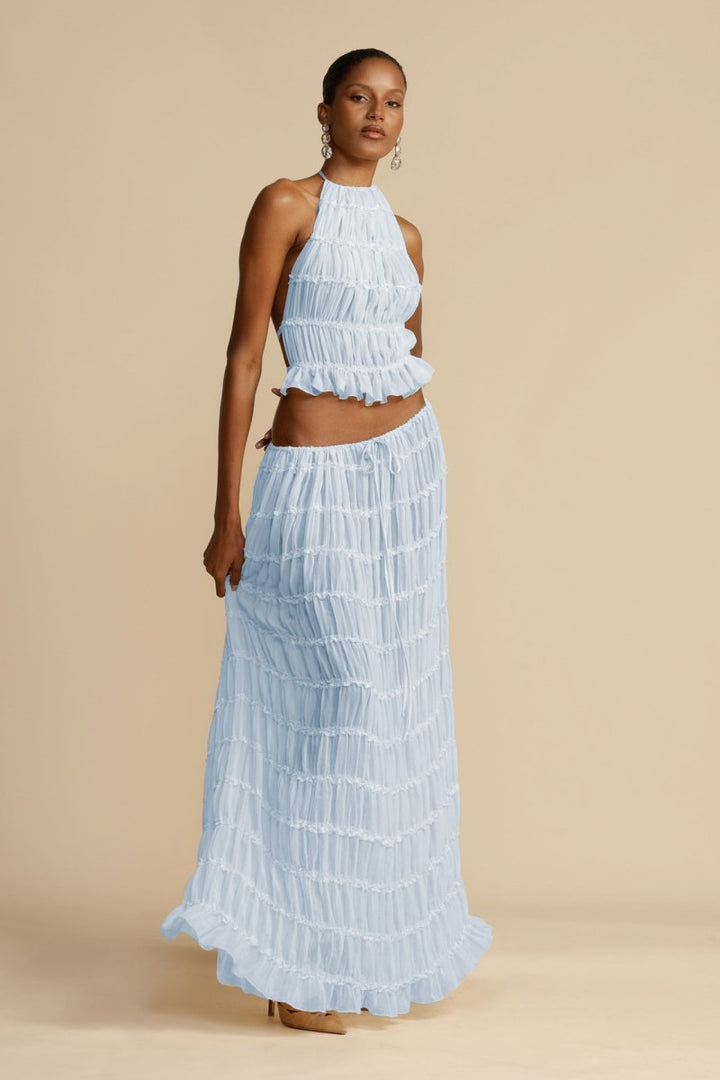 Détail du dos nu élégant de l'ensemble femme Calysta en chiffon plissé, idéal pour une tenue de soirée.