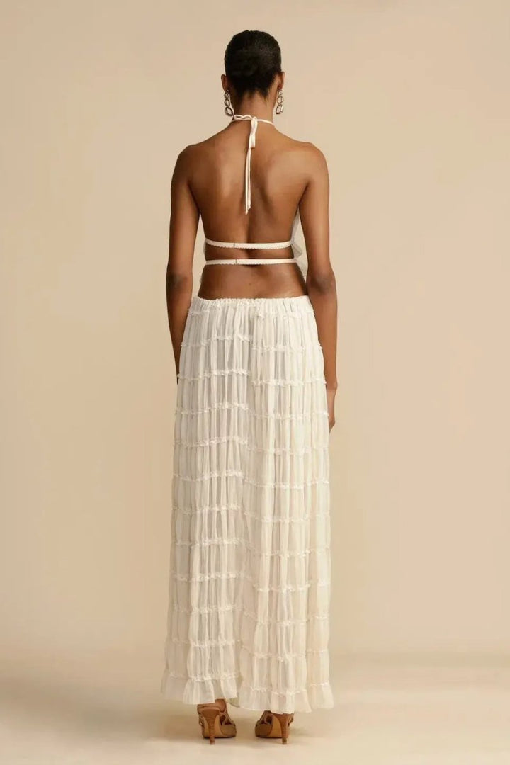 Haut dos nu chic de l'ensemble femme Calysta en chiffon, parfait avec la jupe plissée assortie.