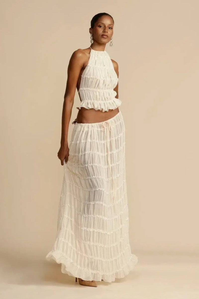 Ensemble femme élégant Calysta, tenue d'été idéale en chiffon dos nu plissé, pour cocktails et événements.