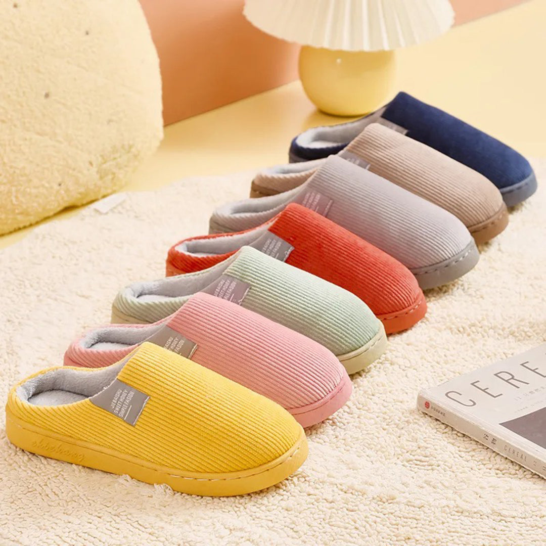 Chaussons d'hiver confortables pour femmes, intérieur douillet et chaud, parfait pour la maison.