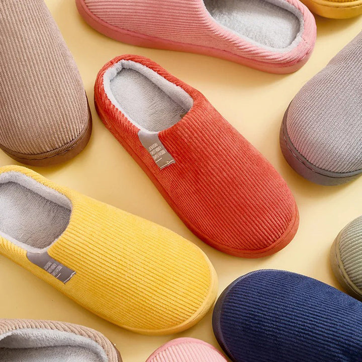 Pantoufles chaudes et douillettes pour femmes, idéales pour l'hiver, grand confort à la maison.