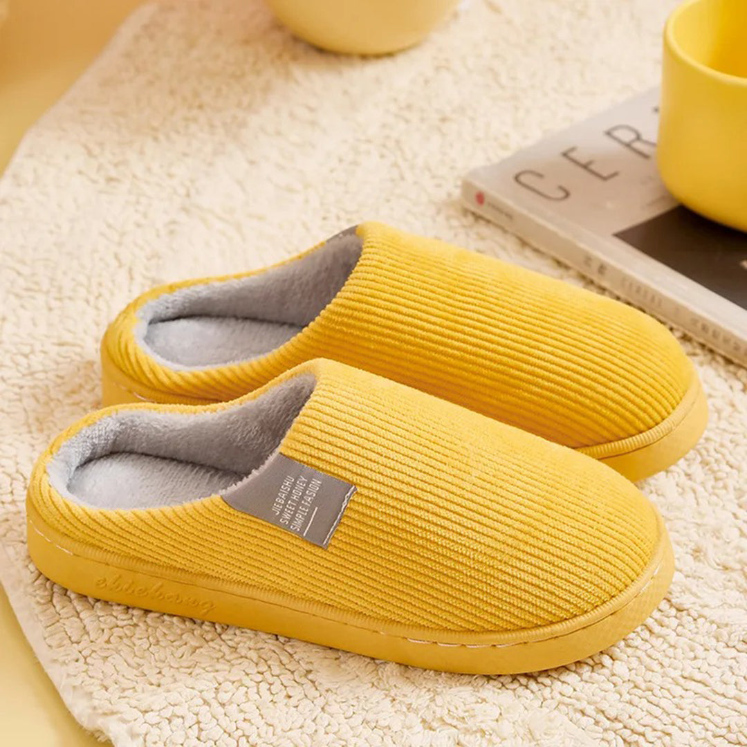Chaussons douillets pour femmes, parfaits pour rester au chaud en hiver, confort optimal.