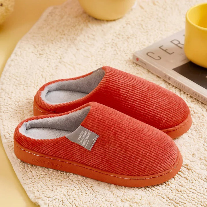 Pantoufles confortables pour femmes, essentielles pour l'hiver, chaleur et douceur à la maison.