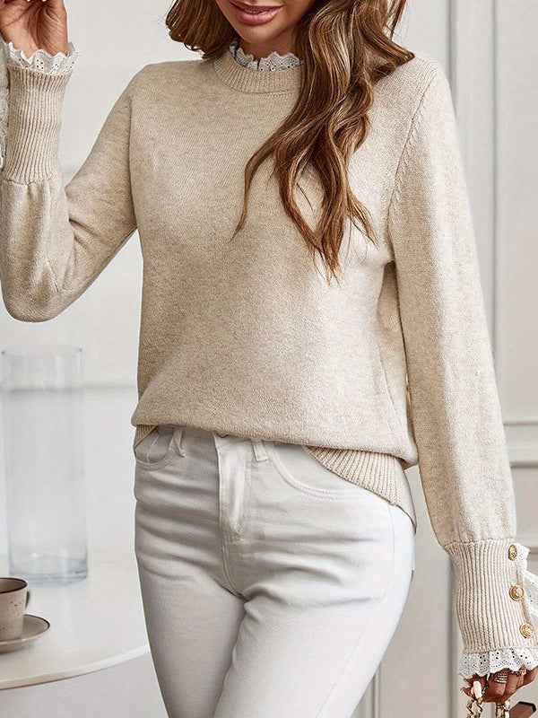 Pull femme beige chic, col montant et patte de boutonnage. Volants raffinés pour une silhouette élégante automne hiver.