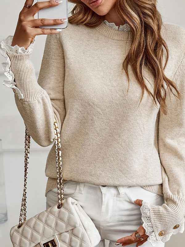 Élégant pull femme beige à volants, col montant et manches longues. Idéal pour le bureau et confortable pour l'automne hiver.