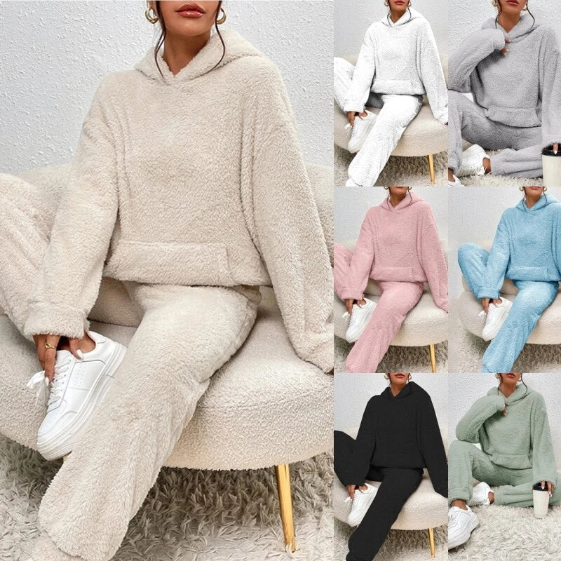 Vêtement femme: ensemble pyjama polaire doux et chaud avec capuche. Confort et style pour l'hiver.