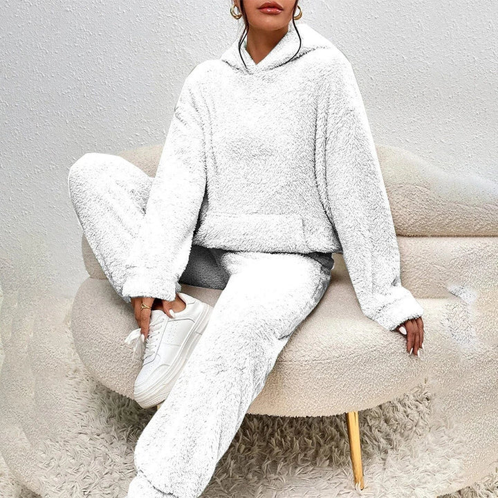 Loungewear femme hivernal: ensemble pyjama polaire chaud avec pantalon ample. Confort optimal garanti.