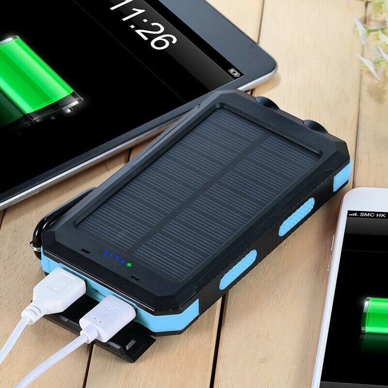 Rechargez vos appareils avec ce chargeur solaire étanche. Power bank ultra-capacité, lampe LED, double USB.