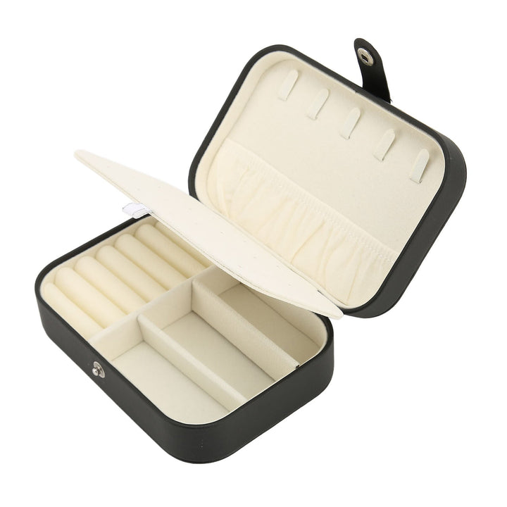 Accessoire de voyage pour femme : boîte à bijoux portable en cuir double couche et compartiments.