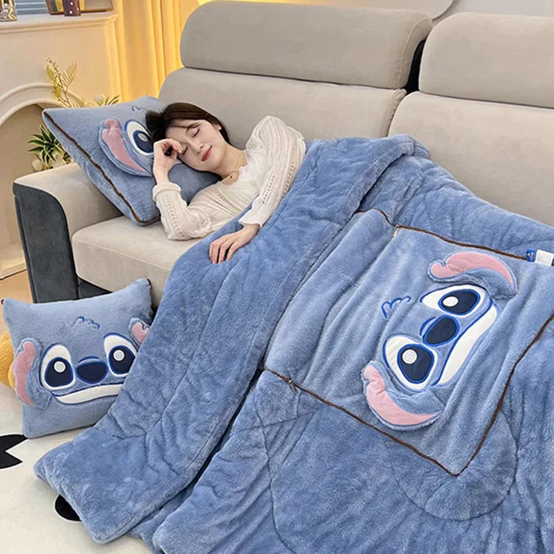 Ensemble couverture et coussin doux, en polyester, pour un confort absolu et une chaleur douillette à la maison.