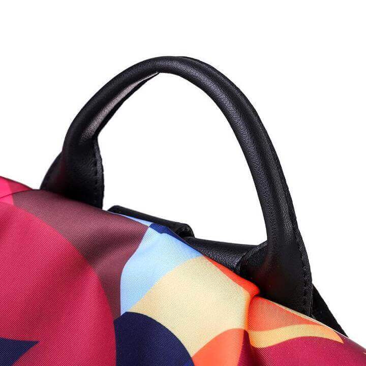 Sac à dos femme élégant et sécurisé, idéal pour les voyages ou le quotidien. Fonctionnalité antivol assurée.