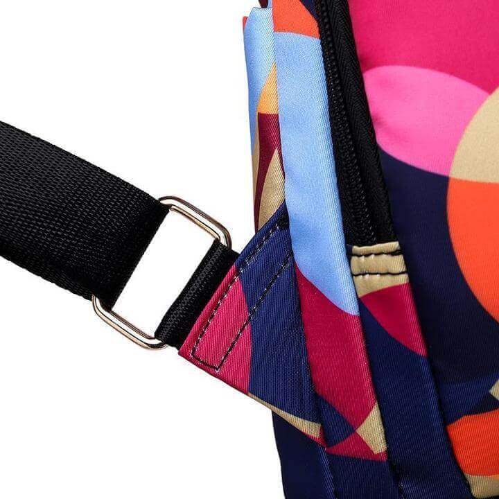 Sac à dos moderne femme, élégant et antivol. Sécurité optimale pour vos affaires en déplacement quotidien.