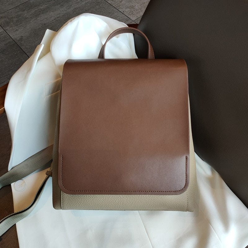 Sac à dos en cuir bleu Iris pour femme, alliant élégance et praticité, parfait comme sac à main.