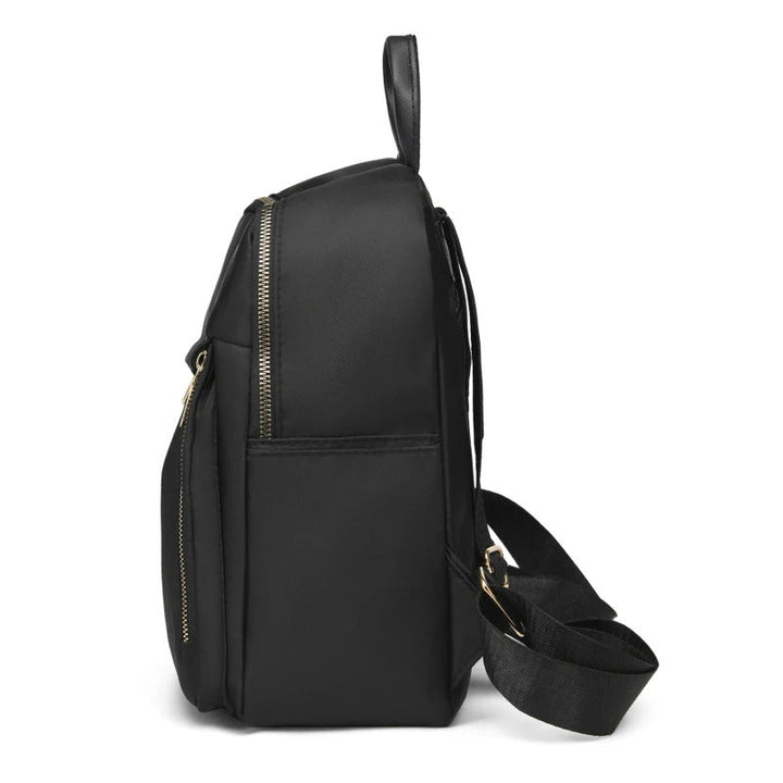 Sac à dos polyvalent noir femme, élégant et robuste, adapté au quotidien et aux aventures de voyage.