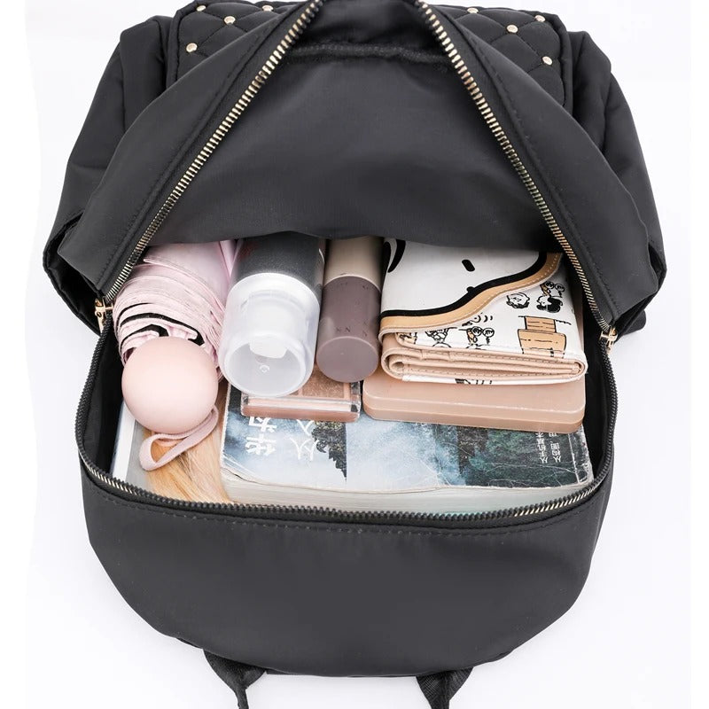 Sac à dos femme moderne, léger et imperméable, un accessoire quotidien essentiel pour voyages et études.