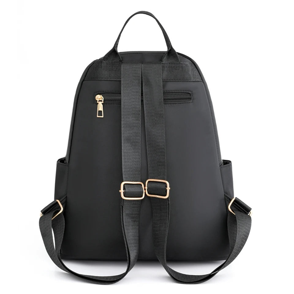 Sac à dos femme nylon léger imperméable, sac de voyage ou école, accessoire organisateur pratique.