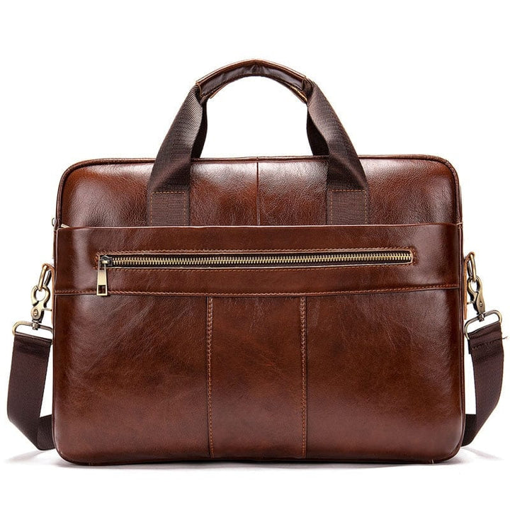 Homme d'affaires portant un sac à main professionnel en cuir vegan, alliant élégance et fonctionnalité.