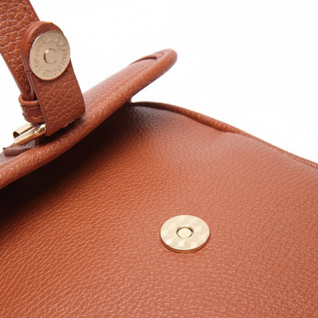 Sac bandoulière compact vert avec fermeture antivol cachée, poches intérieures optimisées pour organisation.