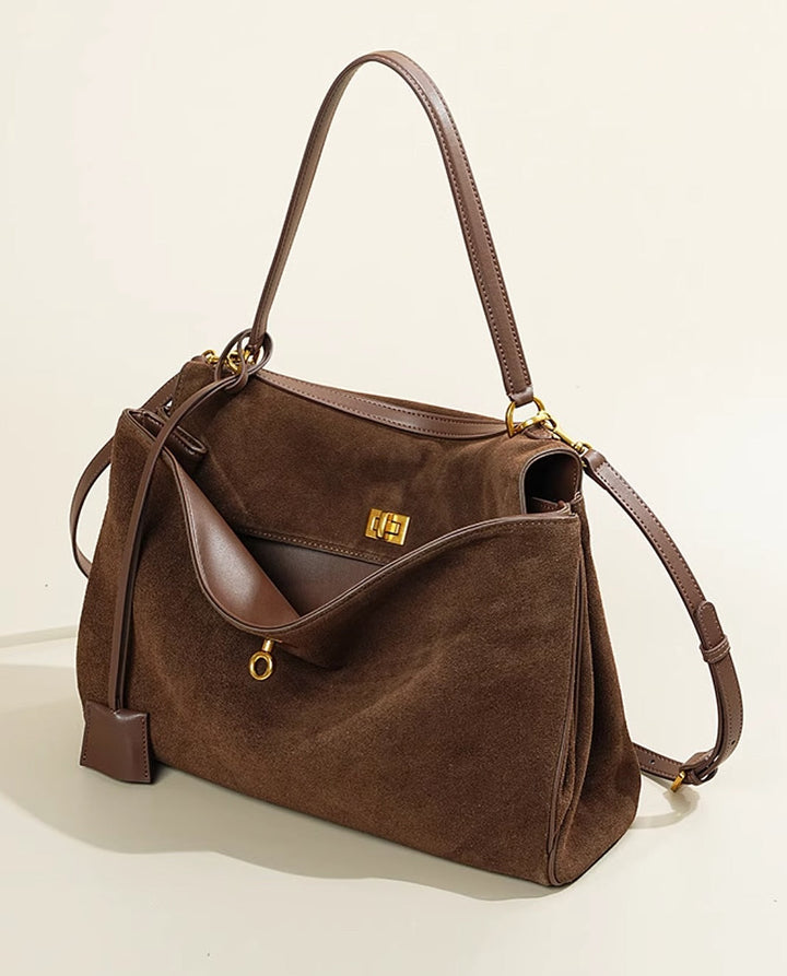 Sac à main femme marron de qualité, accessoire chic pour look automne-hiver.