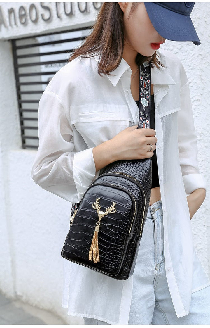 Sac banane femme en cuir vegan, élégant et polyvalent. Idéal pour un look tendance et pratique en bandoulière.