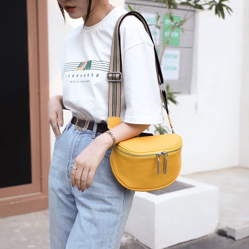 Sac banane Viviana femme, cuir vegan doux au toucher, accessoire indispensable et élégant.
