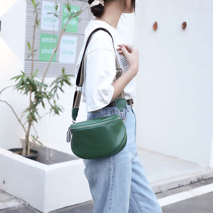 Sac banane chic Viviana, en cuir vegan, parfait pour une femme moderne et soucieuse de l'éthique.