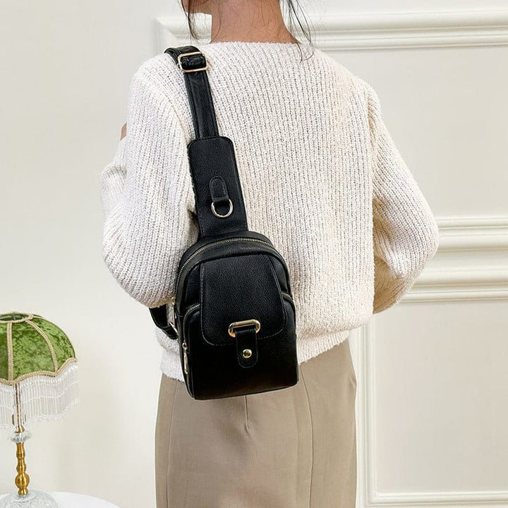 Sac banane en cuir PU pour femme, compact et sécurisé, parfait pour le voyage et la ville.