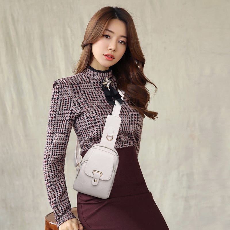 Sac banane élégant femme en cuir PU, avec fermeture zippée, pour un accès facile et sûr.