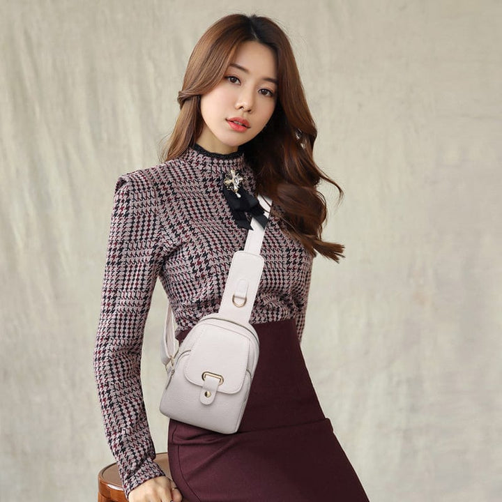 Sac banane élégant femme en cuir PU, avec fermeture zippée, pour un accès facile et sûr.