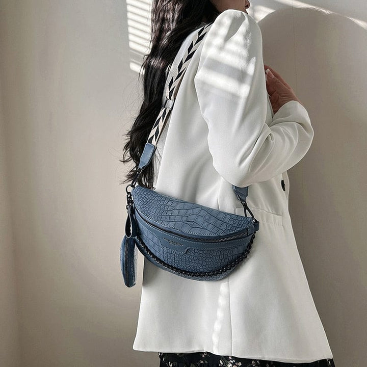 Sac banane bleu en cuir PU, accessoire de mode féminine, à porter en bandoulière.