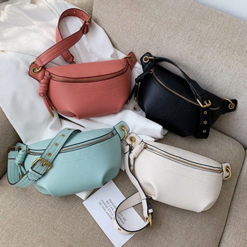 Sac banane blanc en cuir PU, chic et moderne, à porter en bandoulière pour un look frais.