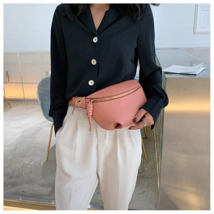 Sac banane femme chic en cuir PU, design épuré, idéal pour un look moderne et stylé.