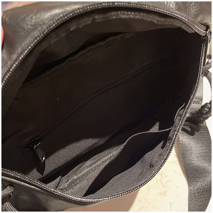 Sac banane femme en cuir PU souple, design élégant, idéal pour un style décontracté chic.