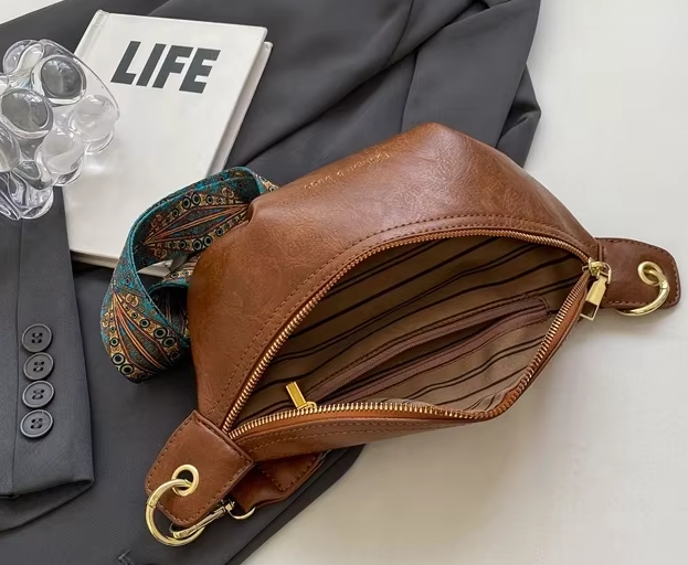 Sac banane femme en cuir PU de haute qualité, élégant et résistant pour un usage quotidien.