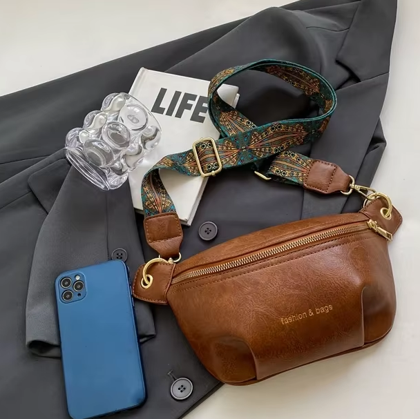 Sac banane femme polyvalent en cuir PU, parfait pour la mode urbaine et le quotidien pratique.