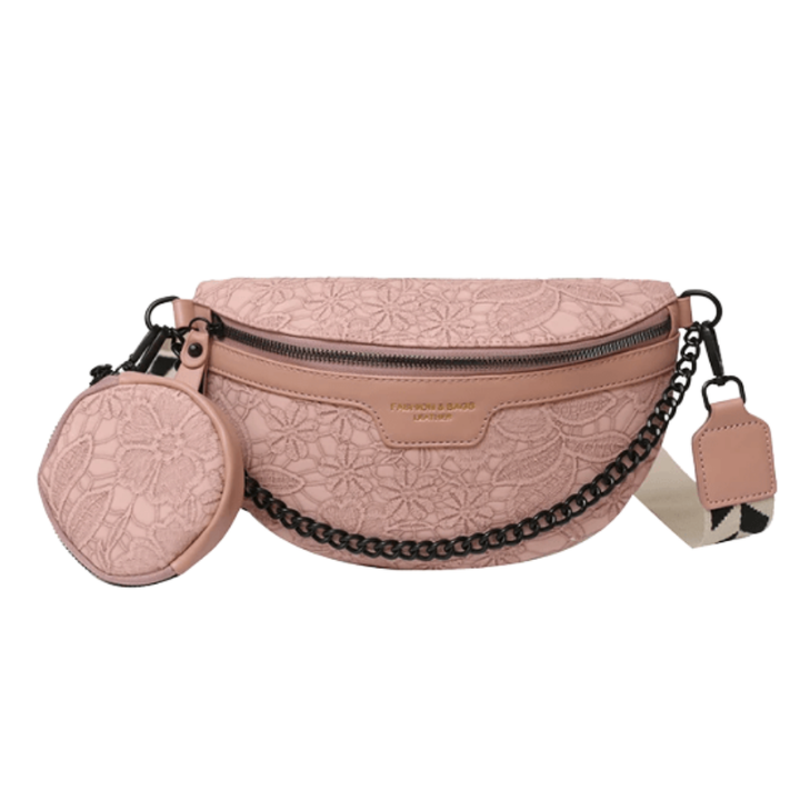 Vue de dos d'un sac banane femme en cuir vegan porté en bandoulière. Accessoire mode chic et polyvalent.