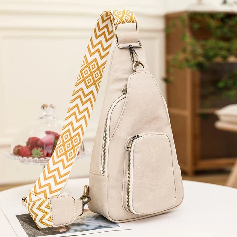 Sac banane femme en cuir PU, chic et tendance, idéal pour un look urbain moderne et pratique.