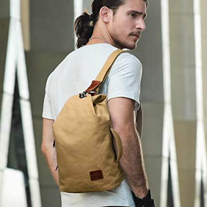 Sac de voyage homme étanche kaki, multi-poches, confortable et stylé.