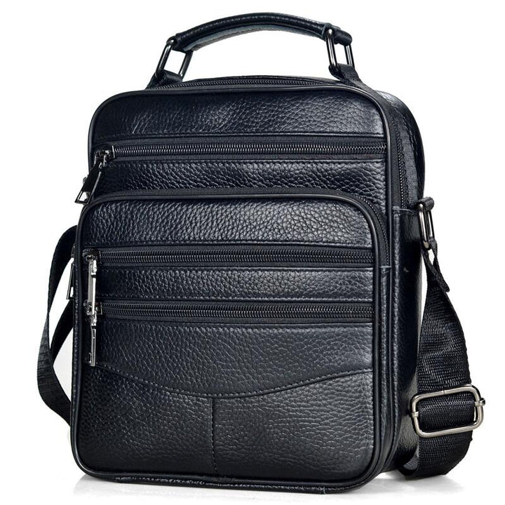 Sac bandoulière homme en cuir véritable marron. Sacoche élégante multi-poches pour un usage quotidien.