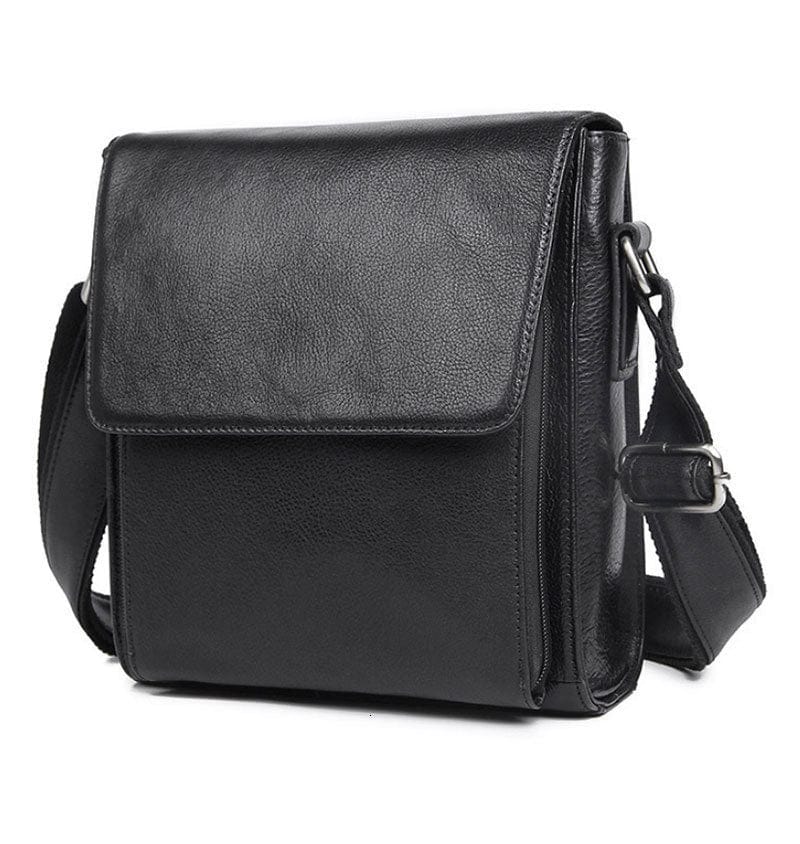 Sac messager homme noir en cuir crazy horse, accessoire quotidien chic et durable.