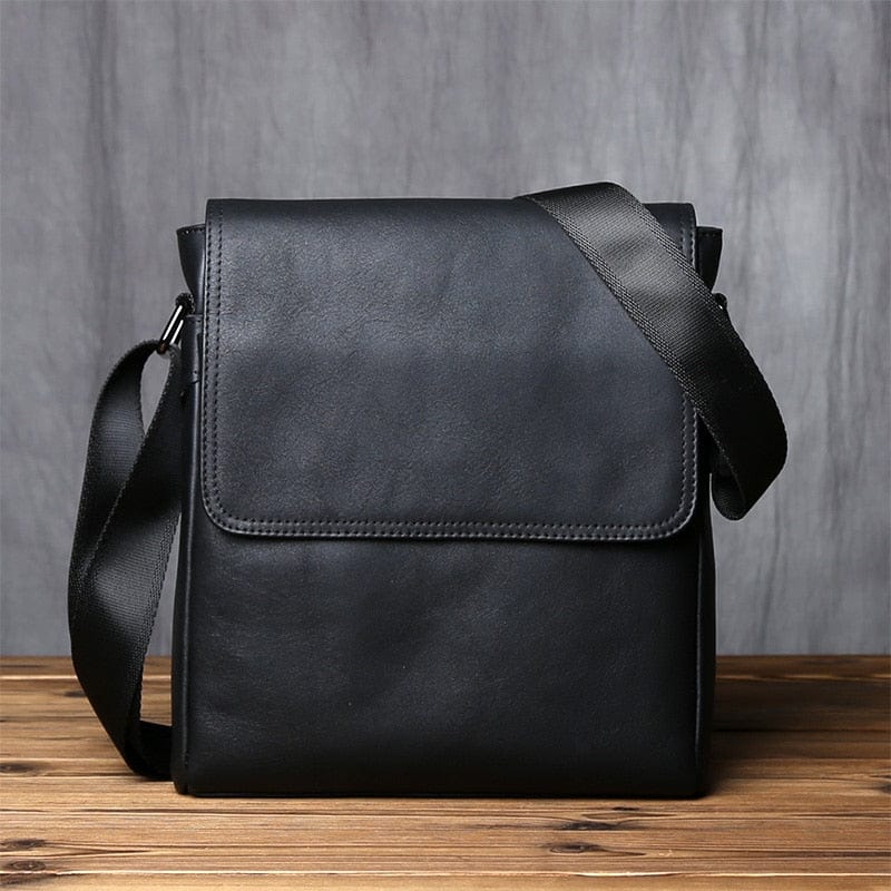 Sac homme en cuir véritable bleu, style intemporel, parfait pour usage quotidien ou professionnel.