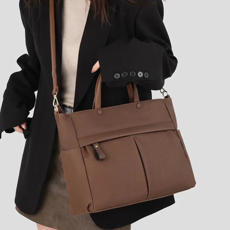 Élégant sac cabas Élise bordeaux, sac ordinateur, grand format pour femme active.